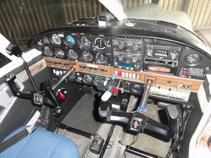 Piper PA-28R-200 Arrow II full