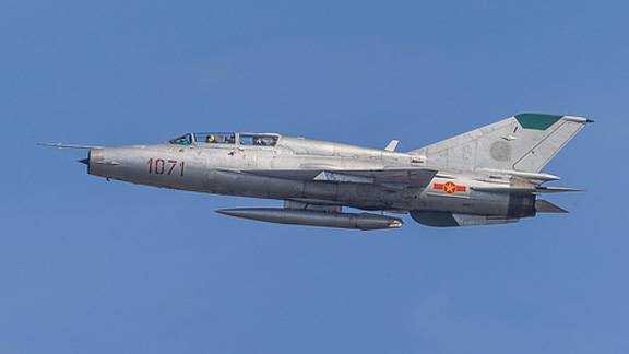 Mikoyan MiG-21 UM full