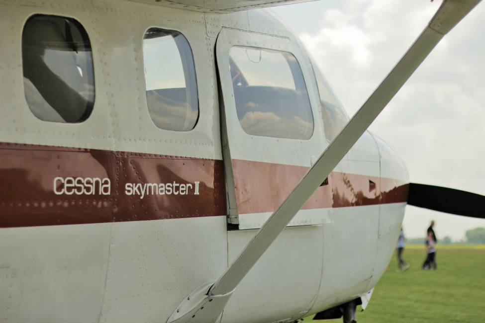 Cessna 337 Skymaster G Camera full