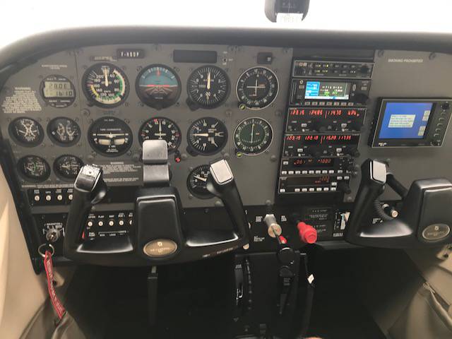 Cessna 172 Skyhawk SP NAV II full