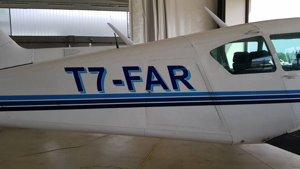 Piper PA-23-250 Turbo Aztec F full