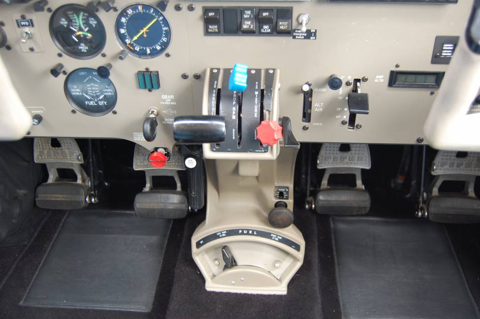 Piper PA-32R-301 Saratoga II HP full