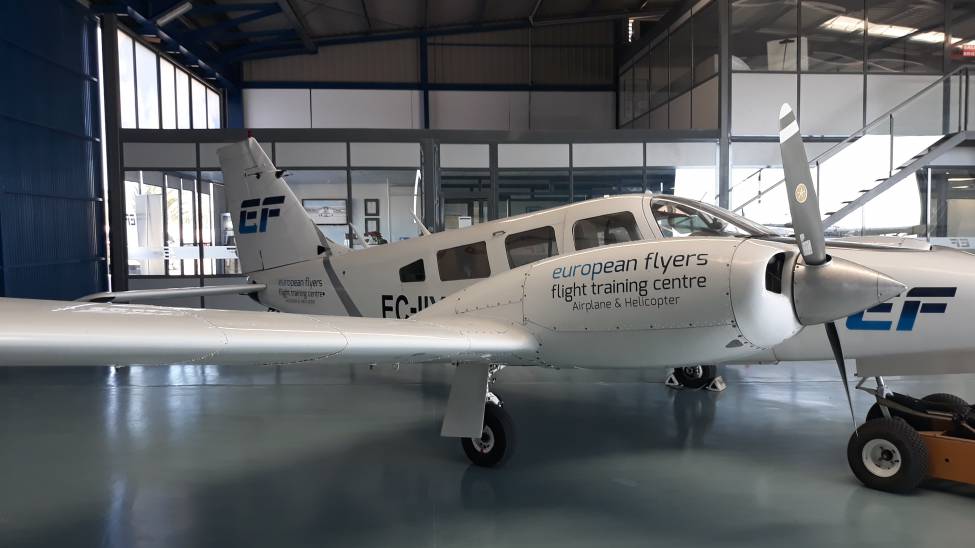Piper PA-34-200T Seneca II full