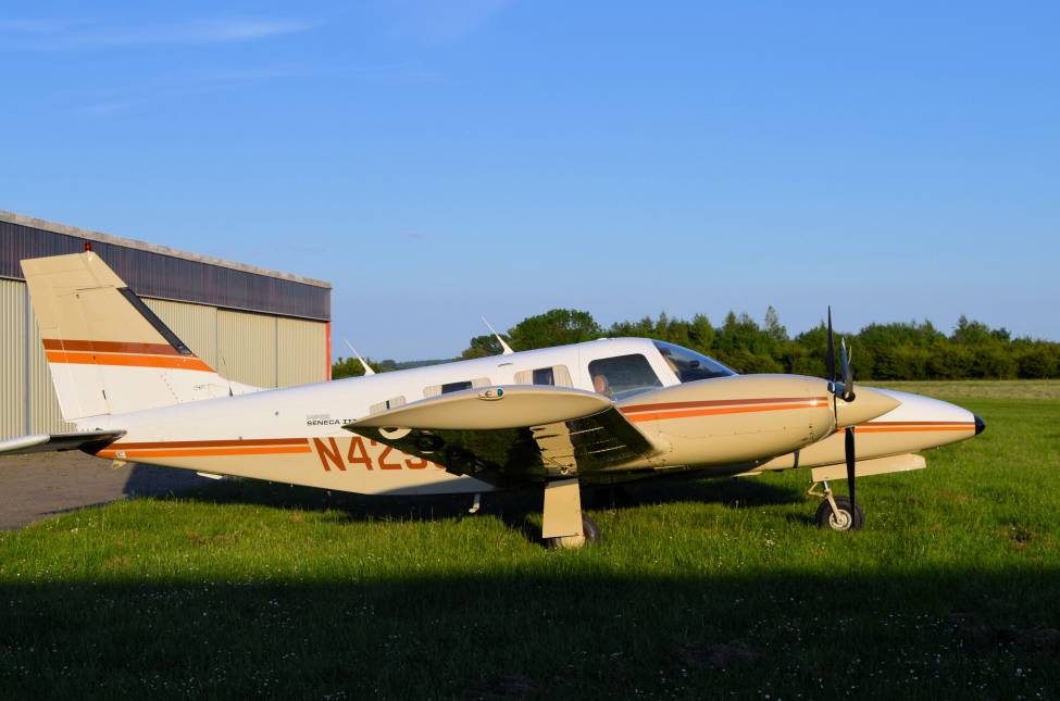 Piper PA-34-220T Seneca III full