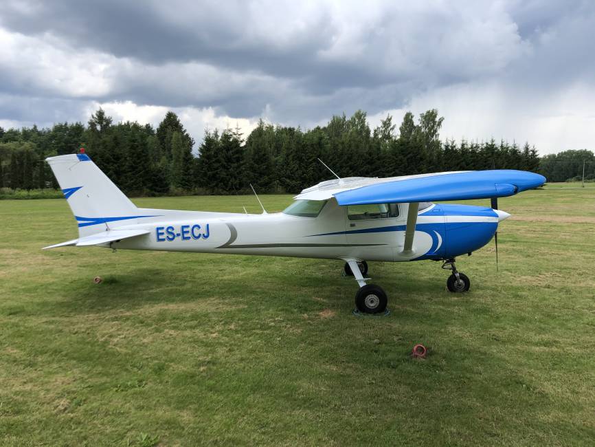 Cessna 150 L full