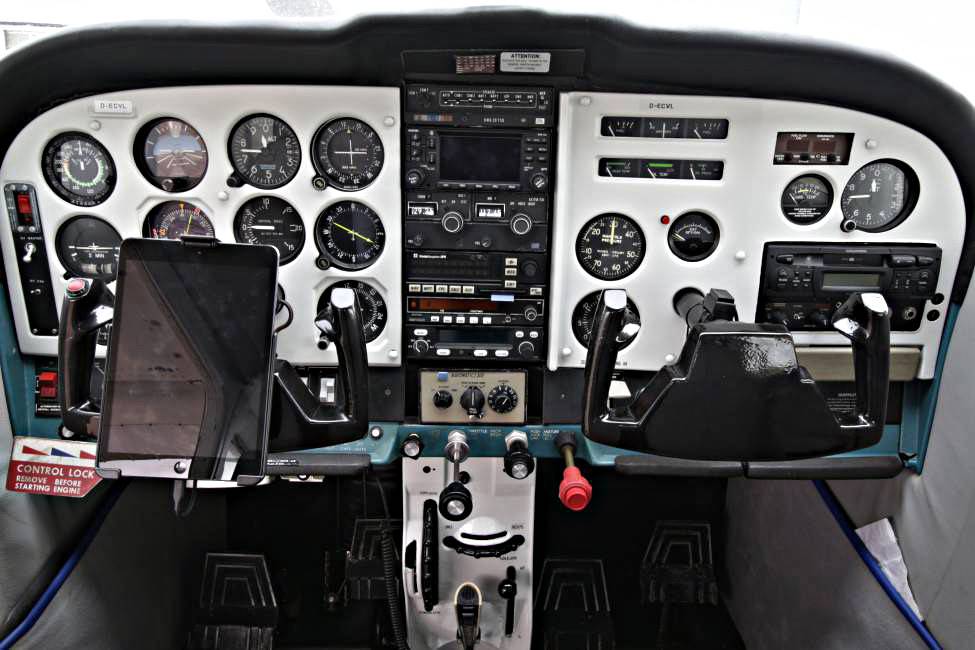 Cessna 182 Skylane full