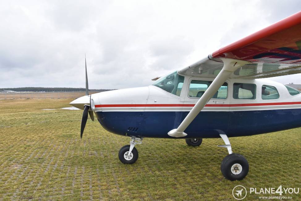 Cessna TU-206 Turbo Stationair Skydiv full