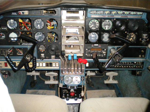 Piper PA-23-250 Turbo Aztec F Projec full