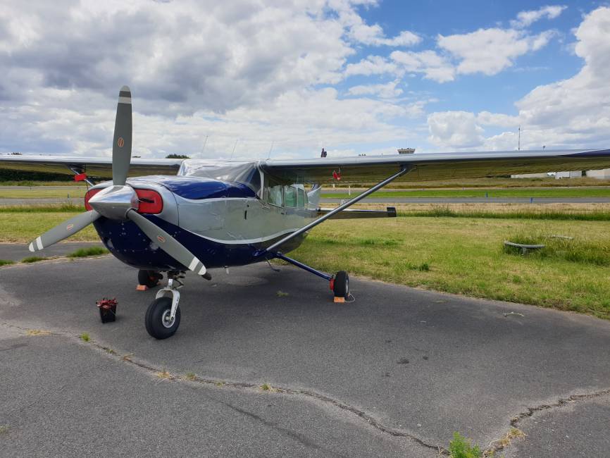 Cessna 207 Stationair 7 Aspen 1000 full