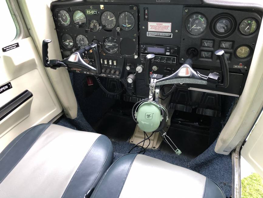 Cessna 150 L full