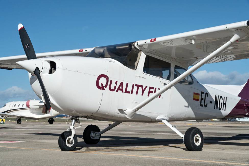 Cessna 172 Skyhawk R full