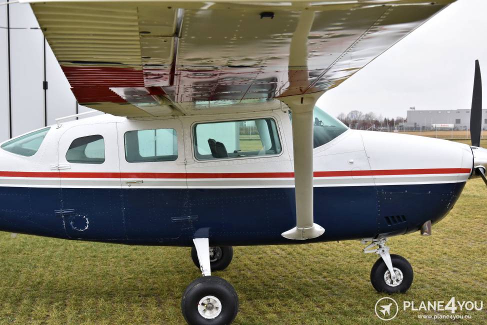 Cessna TU-206 Turbo Stationair Skydiv full