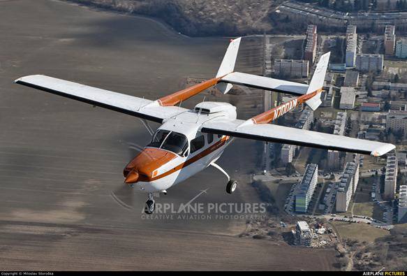 Cessna 337 Skymaster G Camera full